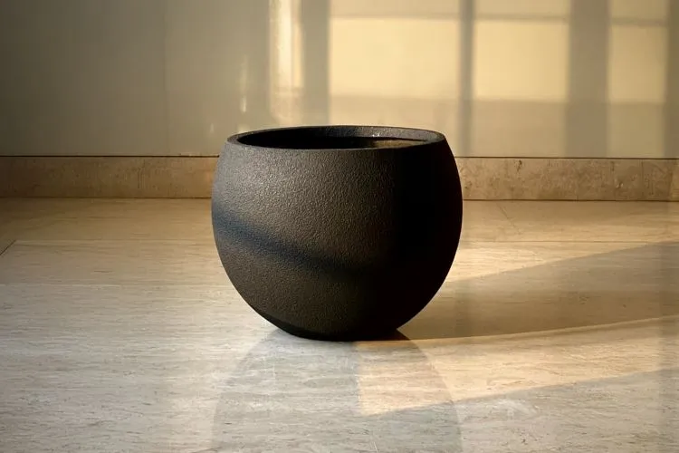 Lithos Black Planter